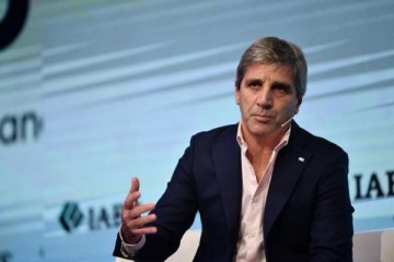 Denunciaron penalmente a Caputo por "irregularidades" en los n&uacute;meros del INDEC