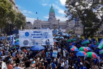 Foto de El Gobierno libertario descontar� el d�a a los empleados estatales que se adhieran al paro general