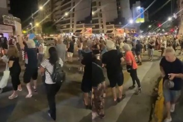 En las primeras horas del paro distintos barrios del AMBA tuvieron cacerolazos contra la reforma laboral