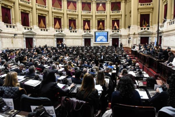 Hay quórum: Diputados debate la reforma laboral con el paro general de la CGT de fondo