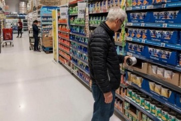 La confianza del consumidor baj&oacute; casi 5% en febrero, la mayor ca&iacute;da en seis meses