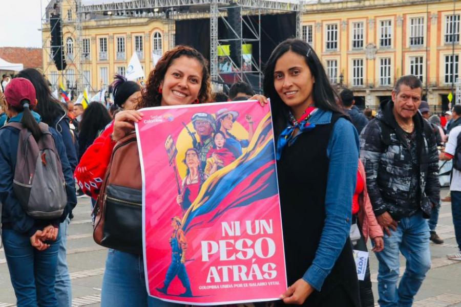 Ni un peso atrás: Petro defendió el aumento del salario mínimo tras el fallo judicial y volvió a medir fuerzas en la Plaza de Bolívar