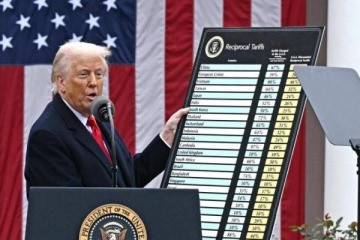 Foto de Trump eleva al 15 % los aranceles globales tras fallo de la Corte Suprema y desata tensi�n en el comercio mundial