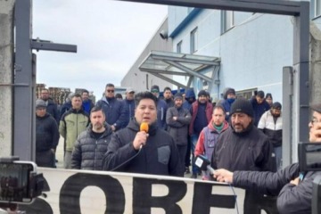 Foto de Industria en crisis: metal�rgicos fueguinos tomaron la f�brica Aires del Sur por sueldos adeudados