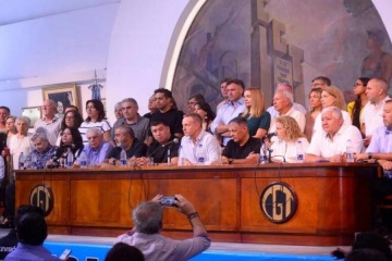A horas de reunirse para delinear la estrategia, la CGT no descarta marchar al Senado contra la reforma laboral
