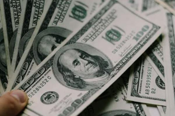 El dólar se recalienta y expone la fragilidad del esquema financiero de Milei