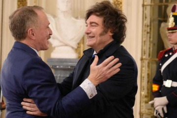 Foto de En medio de la escalada en Medio Oriente, Milei recibe al embajador de EE.UU. Peter Lamelas