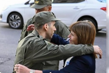 Bullrich se reuni&oacute; con el gendarme nahuel gallo en el senado tras su liberaci&oacute;n