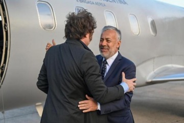 Foto de Cornejo quiso adular a Milei, pero mostr� que Mendoza y 21 provincias perdieron empleo