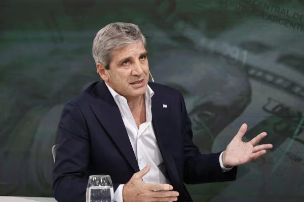 Insólito: Caputo elogió a gobernadores por vender también el país