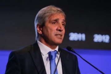 Luis Caputo sali&oacute; a justificar que la inflaci&oacute;n no baja por "un proceso de correcci&oacute;n de precios relativos"