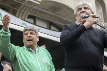 Moyano cerr&oacute; una paritaria a la baja y se aline&oacute; con el techo salarial del gobierno