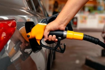 La nafta se dispar&oacute; casi 24% desde fines de febrero por la guerra en Medio Oriente