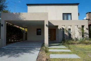 Esc&aacute;ndalo: en cu&aacute;nto est&aacute; valuada la casa de lujo que le descubrieron a Manuel Adorni en un country de lujo