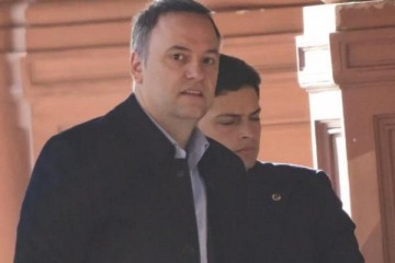 Cada vez m&aacute;s complicado: denuncian a Adorni por presuntas irregularidades en contrataciones y la concesi&oacute;n de Tecn&oacute;polis