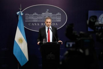 En medio del esc&aacute;ndalo, Adorni recibi&oacute; un aumento en su sueldo y ya cobra $7 millones