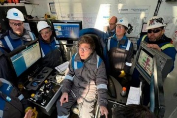 Foto de Milei festejó el fallo a favor de la Argentina por YPF, pero omitió que quiso privatizar la petrolera en la Ley Bases