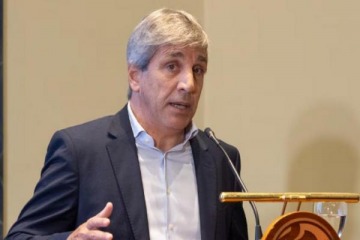 "Me dan ganas de cagarlos a patadas en el culo�: la furia de Caputo contra empresarios que piden la devaluaci&oacute;n