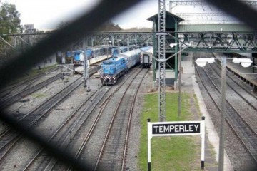 Terror en el Tren Roca: delincuente tom&oacute; de rehen a una pasajera en la estaci&oacute;n Temperley y amenaz&oacute; con explosivos