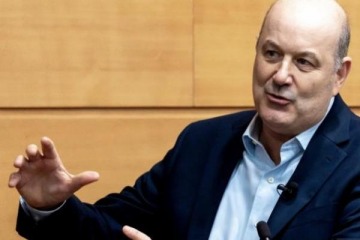 Sturzengger va al Senado en medio de sospechas por su esposa y abre la puerta a la extranjerizaci&oacute;n de tierras