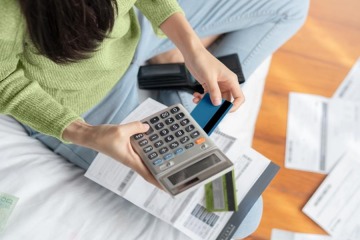 El consumo acumula diez meses en baja y crece el uso de tarjetas para llegar a fin de mes