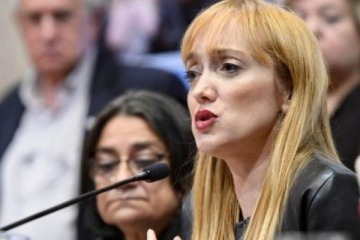 Anabel Fern&aacute;ndez Sagasti arremeti&oacute; contra Luis Caputo por los cr&eacute;ditos del Banco Naci&oacute;n: denunci&oacute; una fake news