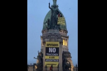 Ley de Glaciares: tras la detenci&oacute;n de activistas, se desarrolla un fuerte operativo de seguridad en el Congreso en la previa al debate