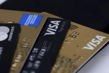 Tarjetas al l&iacute;mite: cae el financiamiento real y crece el endeudamiento para llegar a fin de mes 