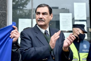 Renunci&oacute; el juez federal acusado de difundir mensajes antisemitas, pero el Gobierno no la acept&oacute; y acudi&oacute; a la Magistratura