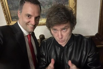 Milei golpeado, sigue en ca&iacute;da libre en las encuestas en el medio del esc&aacute;ndalo de Adorni: solo un 30% lo reelegir&iacute;a