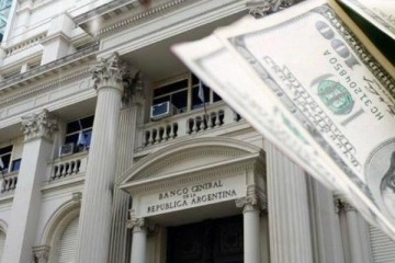 Foto de Los d�lares del colch�n no aparecen y el plan oficial muestra l�mites en la econom�a real