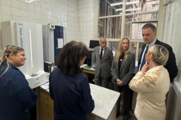 Foto de Con un fuerte operativo de seguridad, Karina Milei se mostr� con Manuel Adorni y Mario Lugones en el Malbr�n