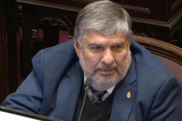 El senador Mayans exigi&oacute; pensar en la posibilidad de un juicio pol&iacute;tico contra Adorni tras las denuncias de corrupci&oacute;n