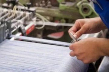 Por la crisis de consumo y la apertura de importaciones, el fabricante de Reebok, Kappa y Kevingston al borde de la quiebra