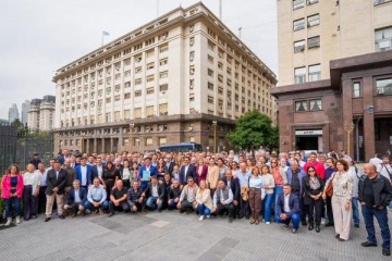 Intendentes de todo el pa&iacute;s marcharon al Ministerio de Econom&iacute;a y reclamaron por fondos y obras paralizadas