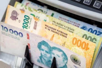 Los salarios subieron 2,4% en febrero y perdieron otra vez contra la inflaci&oacute;n