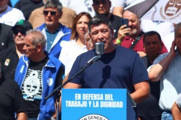 Foto de Jer�nimo apunt� contra Milei: "Va al Muro de los Lamentos y llora, cuando la Argentina atraviesa una situaci�n cr�tica�