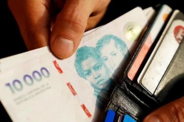 En lo que va del Gobierno de Milei, el poder adquisitivo del salario se desplom&oacute; 40%: su nivel m&aacute;s bajo en m&aacute;s de 20 a&ntilde;os