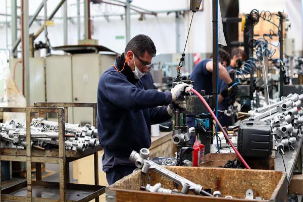 La economía cayó casi 3% en febrero y registró su peor caída desde diciembre de 2023