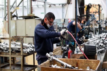 La econom&iacute;a cay&oacute; casi 3% en febrero y registr&oacute; su peor ca&iacute;da desde diciembre de 2023