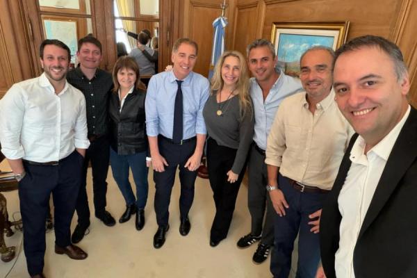 Con la presencia de Adorni, el Gobierno vuelve a reunir a su mesa política