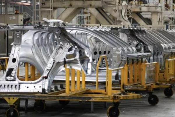 Por la importación, crecen los despidos en autopartistas y fabricas como Stellantis buscan más autos chinos