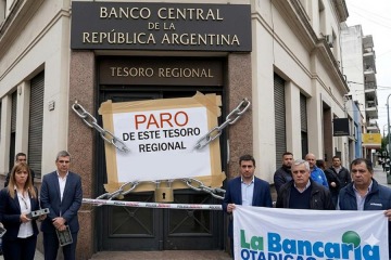 Foto de Bancarios realizar�n un paro de 24 horas en el BCRA ante la amenaza sobre 32 puestos de trabajo