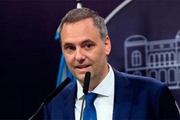 En medio del esc&aacute;ndalo de Adorni, el Gobierno cambi&oacute; &aacute;reas clave de la Jefatura de Gabinete por decreto