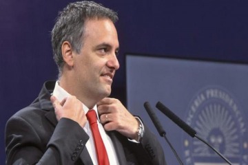 Caso Adorni: el jefe de Gabinete y su familia gastaron casi USD 9.000 en efectivo para alojarse en Aruba