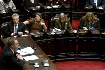 Los puntos d&oacute;nde Adorni hizo agua en el Congreso que no lograron despejar las dudas sobre su patrimonio