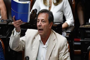 "Vino para contar la historia del kirchnerismo": la cr&iacute;tica de Zago a Manuel Adorni por su presentaci&oacute;n en el Congreso