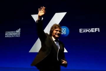 Pese a la ca&iacute;da del poder adquisitivo, Milei afirm&oacute; que "la econom&iacute;a est&aacute; subiendo como pedo de buzo"