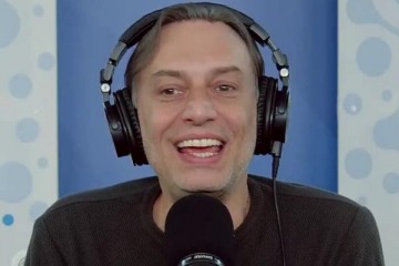 Pol&eacute;mica por el diputado libertario que se durmi&oacute; en el Congreso en plena exposici&oacute;n de Adorni: qui&eacute;n es y cu&aacute;nto cobra