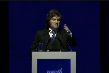 "Verg&uuml;enza": Caparr&oacute;s cruz&oacute; a Milei haciendo hincap&iacute;e en su curioso dircurso sobre huevos y mermeladas